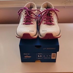 Women's Brooks Ghost 12 Shoe Size 9.5 new with box